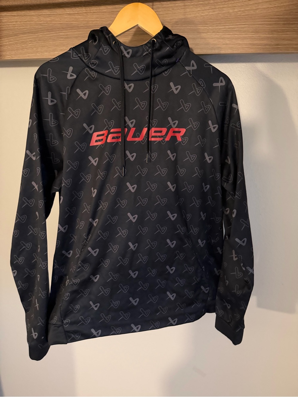Bauer Icon Repeat Men’s L Black Hoodie Sweatshirt with Red Logo Hockey